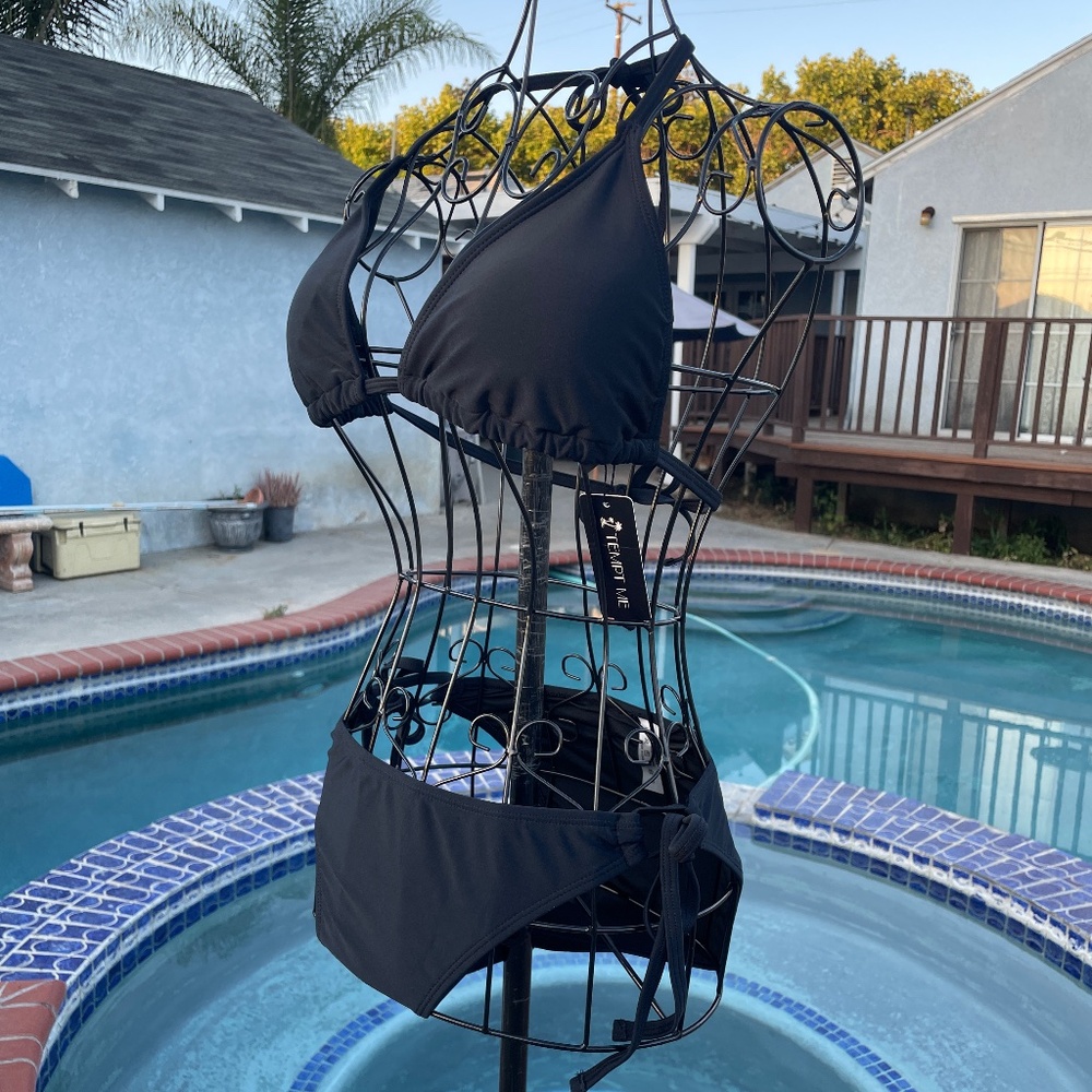 Black bikini